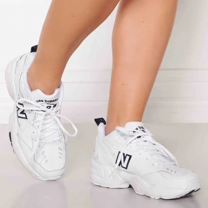  - 100% oanvänd vit sneakers från New Balance (kommer med paket) ✨  Ord.pris 900kr    PM för mer bilder!   Köparen står för frakt!