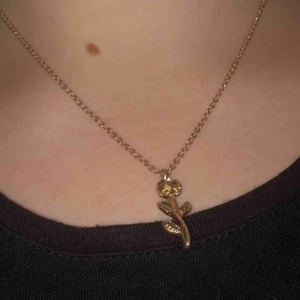  - Halsband från urban outfitters, 40kr💜 Frakt kostar inget, jag postar i kuvert. Möts upp i stockholm annars