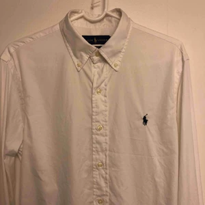 Ralph Lauren Skjorta - Använd fåtal gånger, säljer pga att den är för liten. Pris går att diskutera