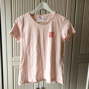  - Rosa T-shirt! 