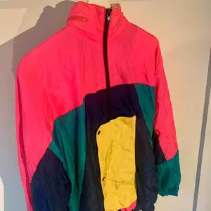 This is a colorful retro jacket, it’s not too warm but you can always just layer up :) and it’s machine washable friendly 