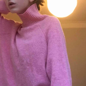  - så fin rosa tjocktröja från weekday, varm och skön! möts upp i stockholm!💘