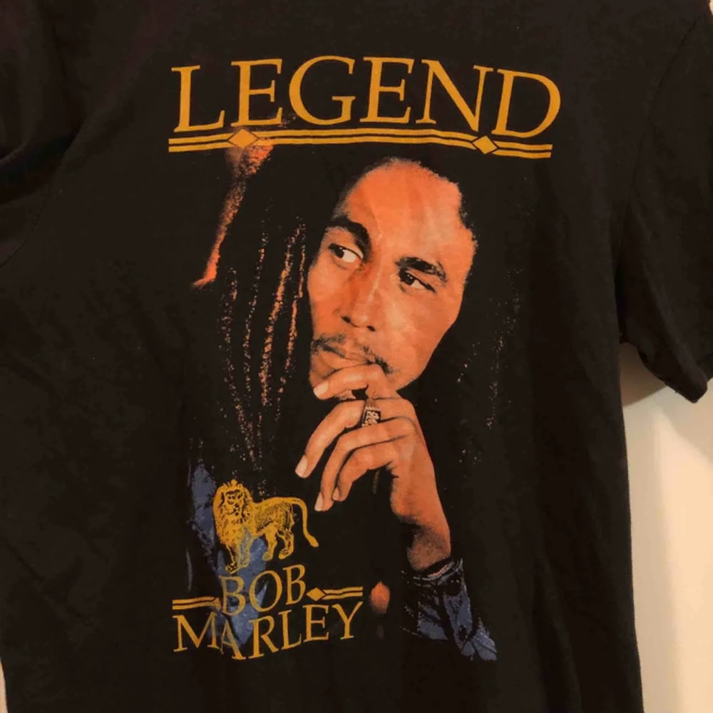 Bob Marley - Kan hämtas i Uppsala eller skickas mot fraktkostnad . T-shirts.