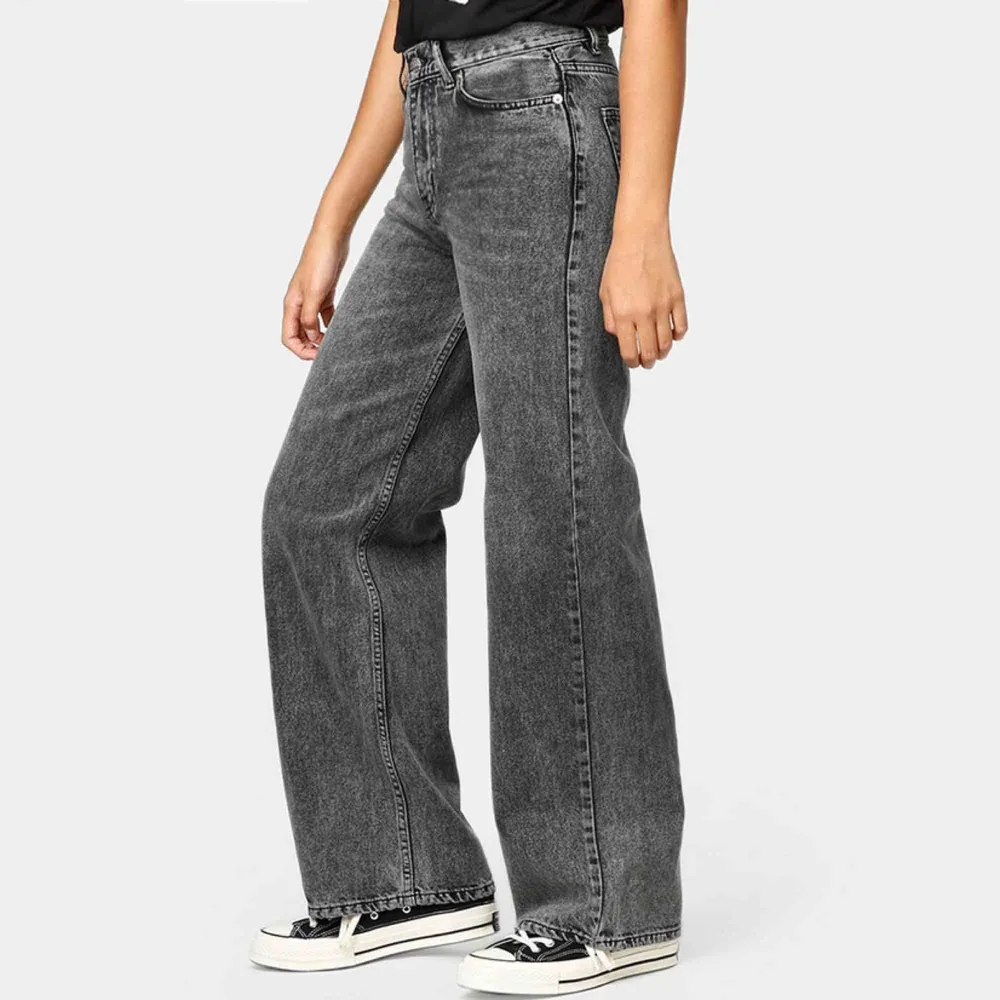 Helt nya Junkyard wide leg jeans i authentic grey. Strlk 26 men de är små i storleken.. Jeans & Byxor.
