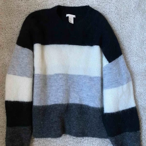  - Mohair och wool mix från hm premium kollektion. Nyskick och så skön tröja verkligen! 