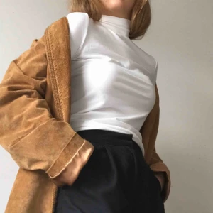  - Vintage Suede kappa from Savetta. Köparen står för frakt 📦 