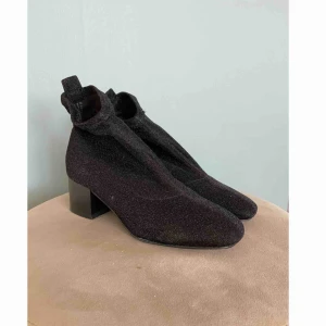  - Glittriga klackar! Använda 2 gånger.  Storlek 36.   -köparen står för frakt-