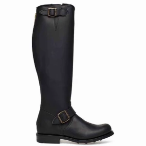 Primeboots - Säljer mina Primeboots, endast använda ett fåtal gånger, fint skick! De är i den höga modellen & svarta. Säljer dessa då de inte kommer till användning. Nypris ca 4000 & såklart äkta. Putsar upp dem innan frakt & pris kan diskuteras vid snabb affär 