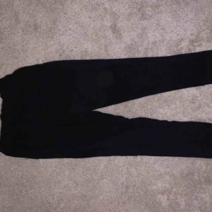  - Kostym byxor 40kr + frakt 