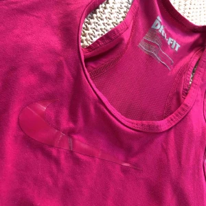  - Nike träningslinne, använt skick. 