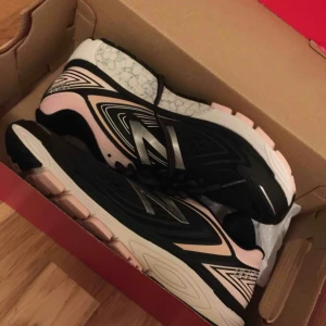  - Super snygga New Balance träningsskor | Aldrig använda | Frakten ingår!