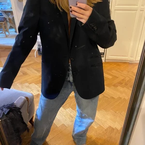 Oversized kavaj  - 🌙☁️ säljer min mörkblåa oversized kavaj från Tiger of Sweden, ordinariepris: 3499kr, säljer för 300kr 💓🌷 köparen står för frakten 🥰