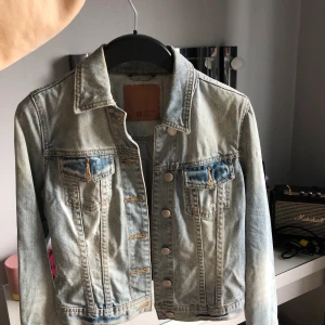 Jeansjacka från gina tricot - Storlek s, normal i storleken 