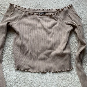 Crop top - Färg: Beige som ny. 