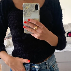 Tröja - Fluffig tröja från zara, nyskick och supersnygg🥰🦋kunden står för frakt men kan mötas upp i umeå. Storleken är s och budet är på 70kr💓💓
