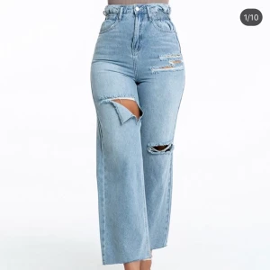 Slitna jeans  - Köpt från shein oanvända. Inte direkt min smak men skulle vara väldigt fin på kanske dig. Hör av dig om du är intresserad 