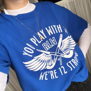 Vintage croptop - Vintage croptop från beyondretro. Storlek S och i fint skick! 80kr eller budgivning i kommentarerna. Kund står för frakt❤️