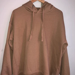 Stork L - En vanlig hoodie från lager157. Frakt ingår ej 