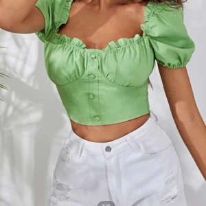 Fin topp  - Säljer denna toppen från shein. Har endast testat den och säljer den pga att den var för liten för mig. Den är i storlek s säljer denna för 95kr + frakt ❤️ nypris är 199kr