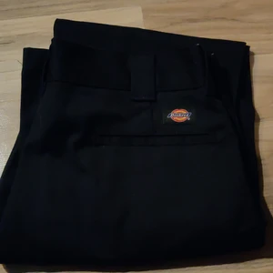 Dickies skate byxa - Svarta Dickies byxor, Använd 2 ggr.