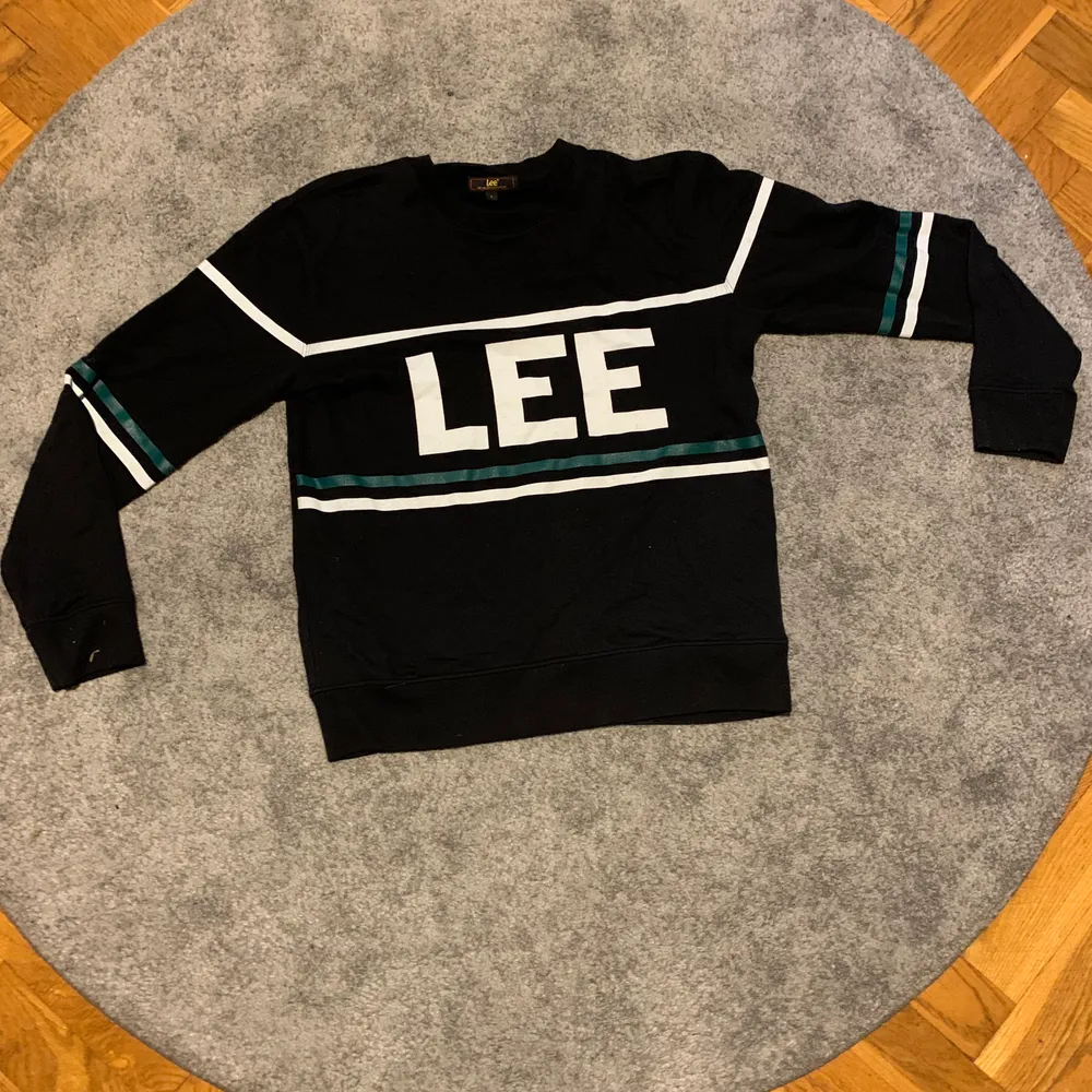 Supersnygg randig tröja från Lee i storlek S, endast använd ett fåtal gånger!. Tröjor & Koftor.