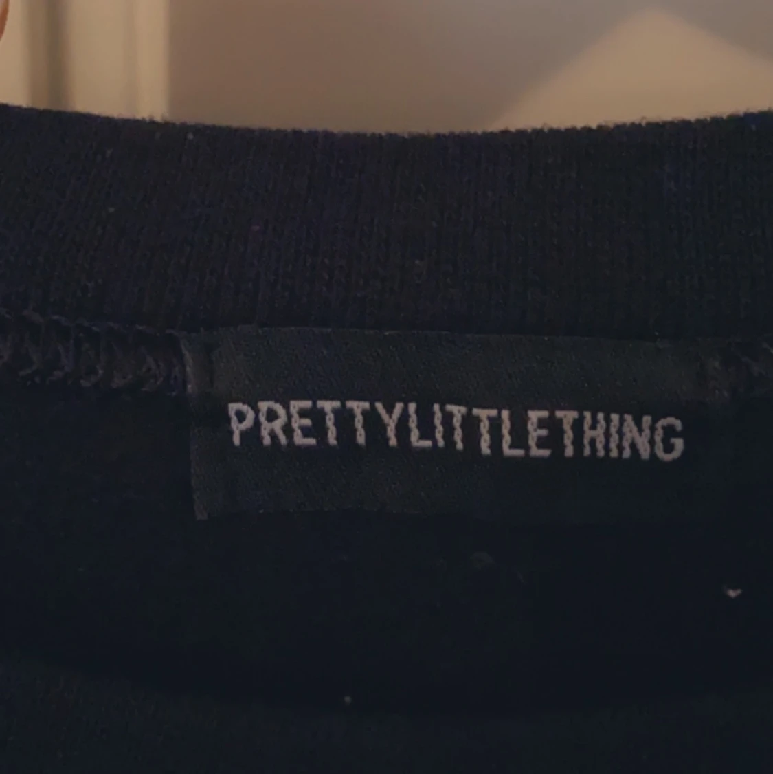 Sweatshirt/ tröja från prettylittlething  - 91