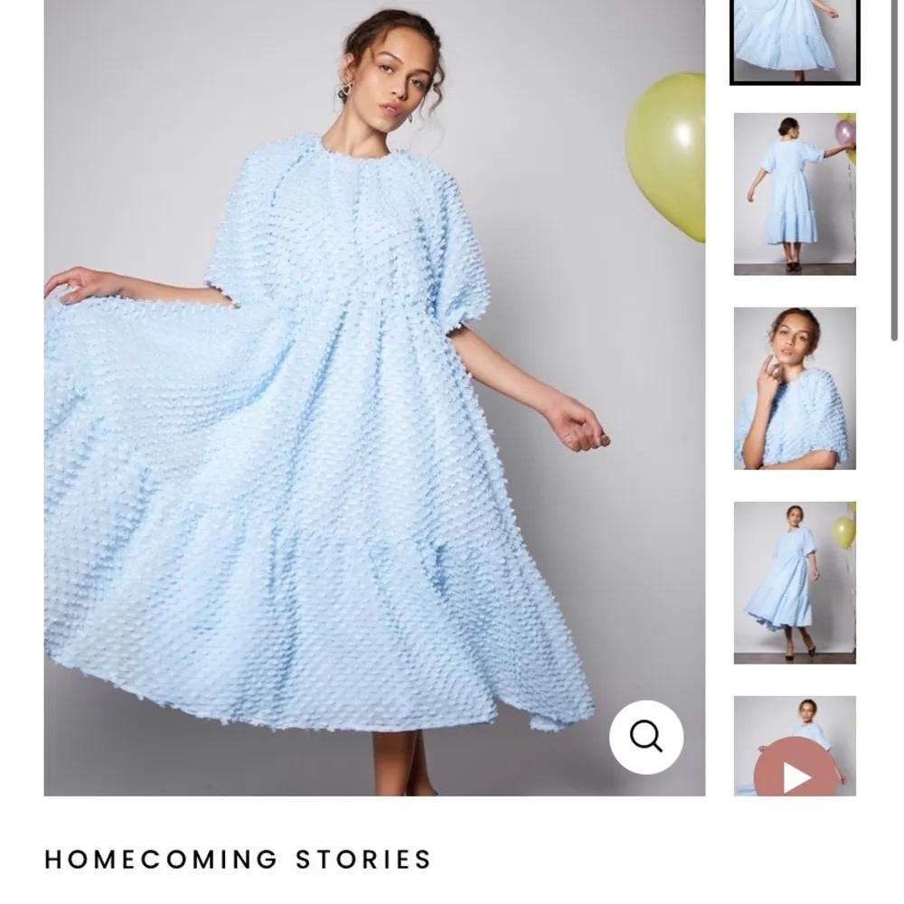 Sååå fin klänning från sister Jane i storlek xs! Unikt tyg och aldrig använd. Ångrat köp helt enkelt så tänkte kolla om nån är intresserad innan den skickas tillbaka💖 (nypris 1200kr+frakt) . Klänningar.
