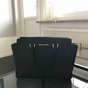  - Sparsamt använd Michael Korsväska (Selma Large), axelrem medföljer. 