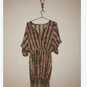 Den absolut skönaste klänningen jag haft, vill egentligen inte bli av med😿 XS men stor i storleken  Från Filippa k! Köpt i Göteborg för 1600:- 