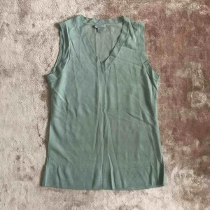  - Transparent topp i grön ton 