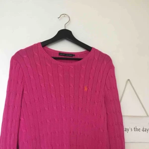  - Raffe tröja, äkta. Storlek L men är liten i storleken så passar även en S-M. 250kr och frakt ingår i priset! 