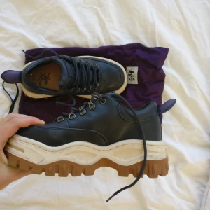  - Eytys Angel, Storlek 37, Sparsamt använda. Finns i Eskilstuna, annars står köparen för frakt✌️ Nypris 2800 kr