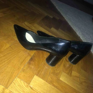  - Köpta på zara, använda 2-3 gånger. Säljer pga platsbrist. Frakt tillkommer 