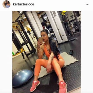  - Säljer min tränings dress , köptes för 1000 kr från Brasilien .  De är öppen rygg ner mot svanskotan ungefär , jätte fin ! 