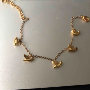  - Super gulligt Armband med berlocker små fåglar 