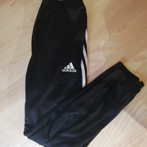 Adidas - Sparsamt använda.