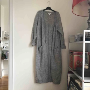  - Stickad kofta från Monki