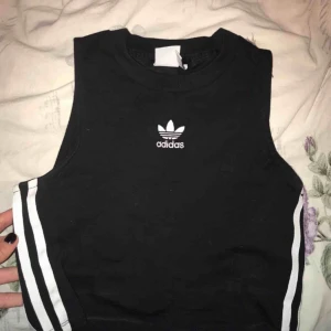  - Jätte fin tröja från footish! Använd 2 gånger. 200 kr💓