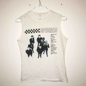  - The specials T-shirt! Avklippta ärmar, tight storlek S. Fraktar eller möts i Hornstull :)