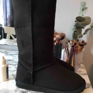  - Höga fake uggs, helt nya 