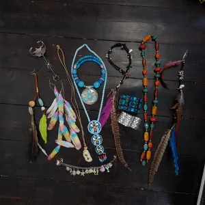  - Smycken till salu både armband halsband hård decorationer, har ni några frågor bara att höra av er! 😊