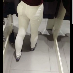  - Tajta Vita jenas, jättefina men har blivit för små för mig 