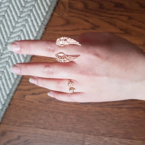  - 2 ringar, pläterad rosé guld. Aldrig använda! Frakt betalas av köparen