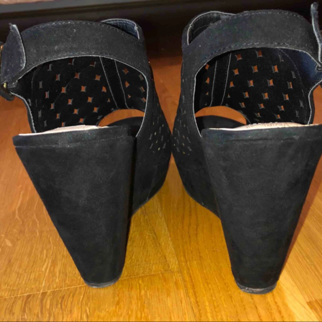 Skor med kilklack  - 90
