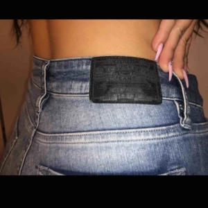  - Super snygga jeans från crocker! Kommer tyvärr inte till någon användning :( endast prövade. Passar en S-M