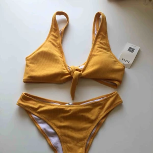  - Helt oanvänd bikini från zaful. Toppen passar någon med 75/80 i bh 