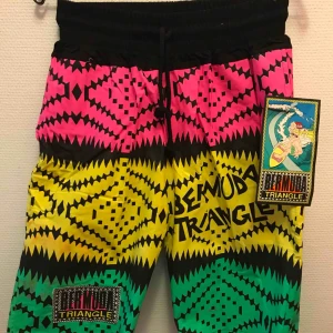  - Bermuda shorts som importerades någon gång 87-88, har några stycken i olika storlekar och färger. Skicka pm för frågor. 70:- inkl frakt!