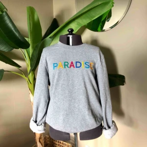  - Superhärlig sweatshirt från bikbok! Köparen står för frakten :)