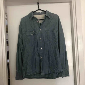  - Jeans skjorta från universal works