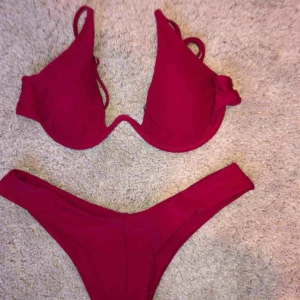  - Zaful bikini i storlek s, skulle säga att den passar en s också. aldrig använd endast testad. Köparen betalar frakt på 55kr och jag tar endast swish 